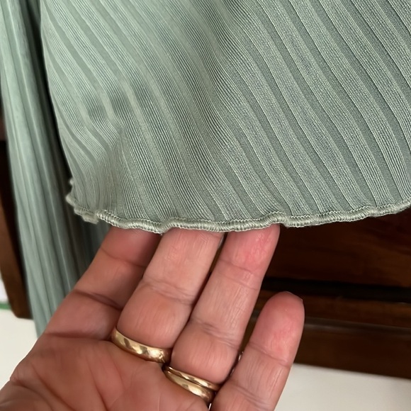 S H E I N Solid Sage Green Ribbed V-Neck Cropped Top w/Tie Front, Sz Large, EUC. - Picture 6 of 7